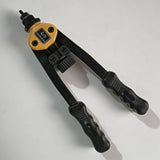 Yellow-head setter laid diagonally with black grips